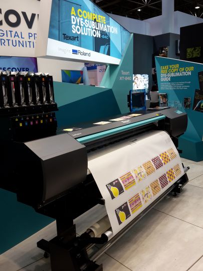 Roland DG lance une encre fluo pour l'impression par sublimation