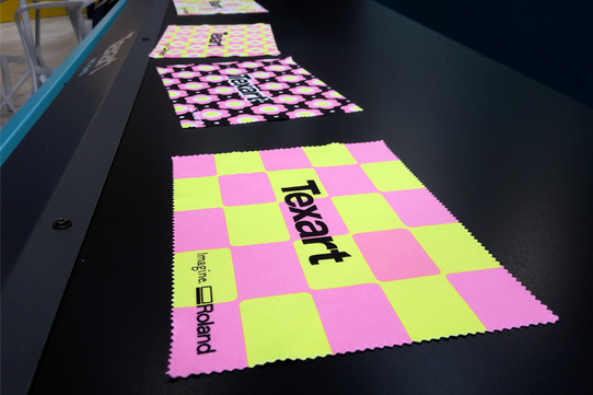 Roland DG lance une encre fluo pour l'impression par sublimation